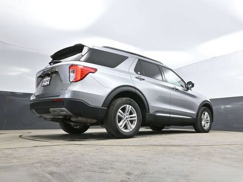 Used 2024 Ford Explorer XLT w/ Equipment Group 202A AWD/4WD image 43