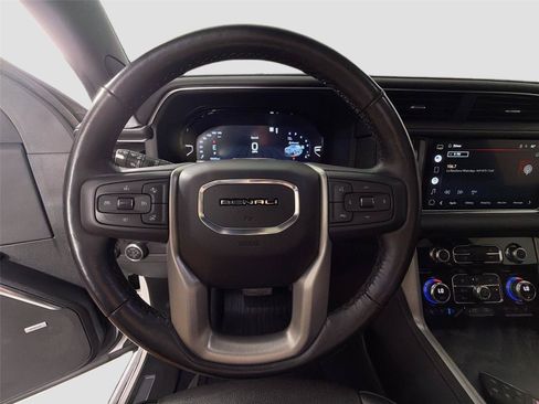 Used 2022 GMC Yukon XL Denali AWD/4WD image 11