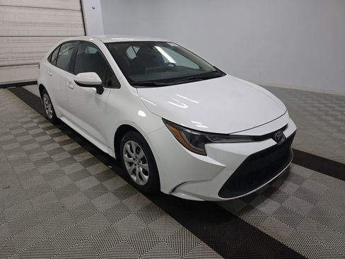 Used 2021 Toyota Corolla LE image 2