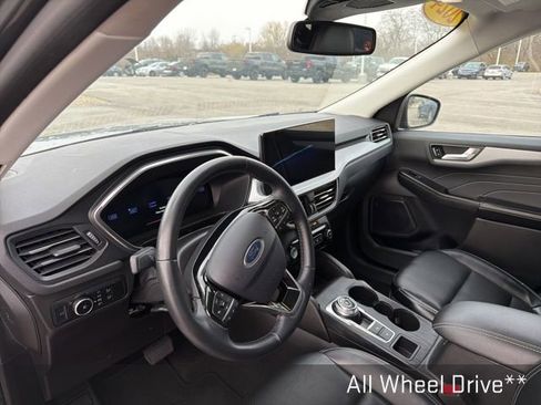 Used 2024 Ford Escape Platinum image 7