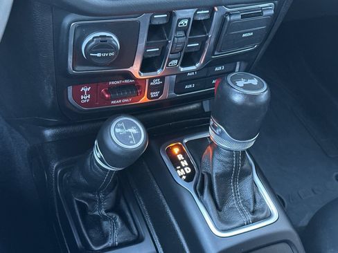 Used 2024 Jeep Wrangler Unlimited Rubicon 4xe AWD/4WD image 21