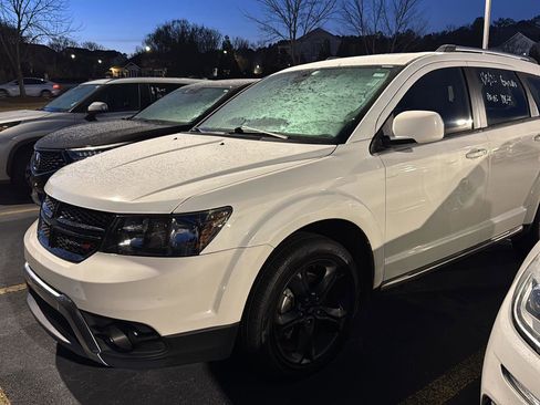 Used 2020 Dodge Journey Crossroad w/ Popular Equipment Group image 1