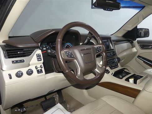 Used 2019 GMC Yukon Denali w/ Denali Ultimate Package AWD/4WD image 23