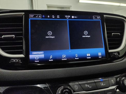 Used 2024 Chrysler Pacifica Touring-L FWD image 47