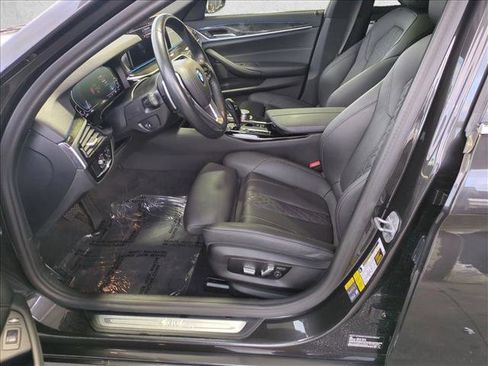 Used 2023 BMW 530e w/ Convenience Package image 17