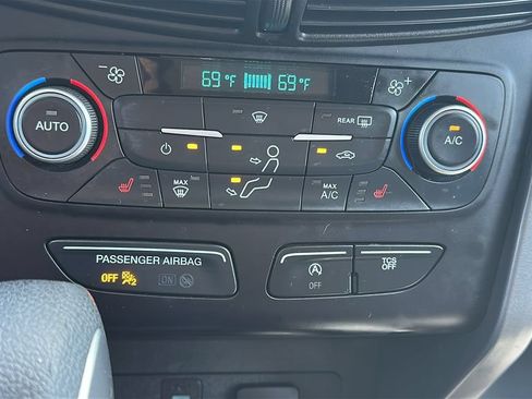 Used 2018 Ford Escape SE w/ SE Sync 3 Package FWD image 24