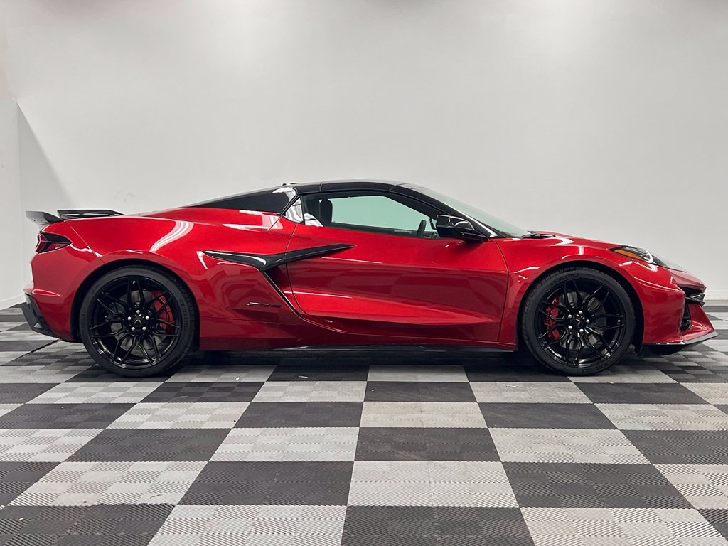 Used 2026 Chevrolet Corvette Z06 RWD image 8