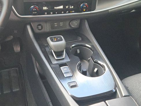 Certified 2025 Nissan Rogue SV FWD image 18