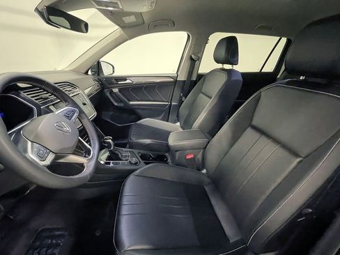 Used 2024 Volkswagen Tiguan SE AWD/4WD image 3
