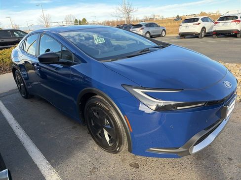 Used 2025 Toyota Prius Plug-In Hybrid image 2