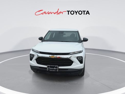 Used 2025 Chevrolet TrailBlazer LS FWD image 3