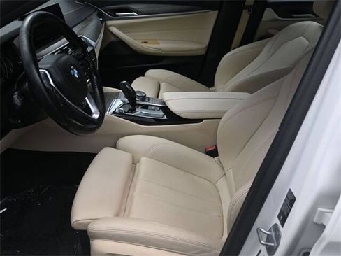 Used 2019 BMW 530e xDrive w/ Convenience Package image 6