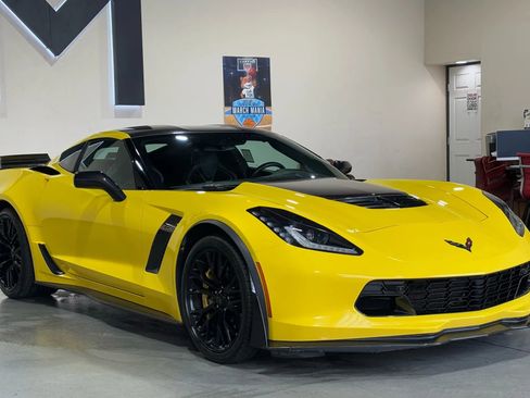 Used 2016 Chevrolet Corvette Z06 w/ 3LZ Preferred Equipment Group image 2