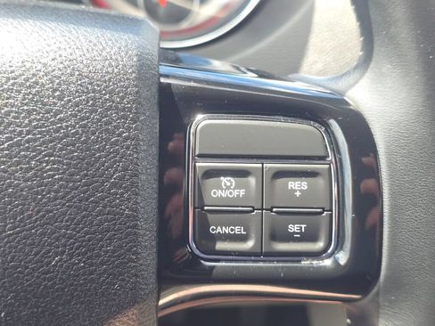 Used 2019 Dodge Grand Caravan SXT w/ Rear Park Assist Package FWD image 26