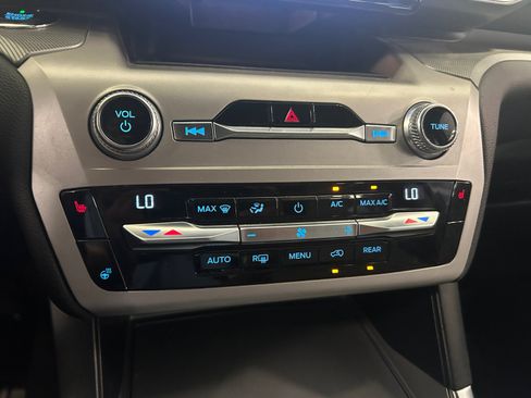 Used 2021 Ford Explorer XLT w/ Equipment Group 202A RWD image 20