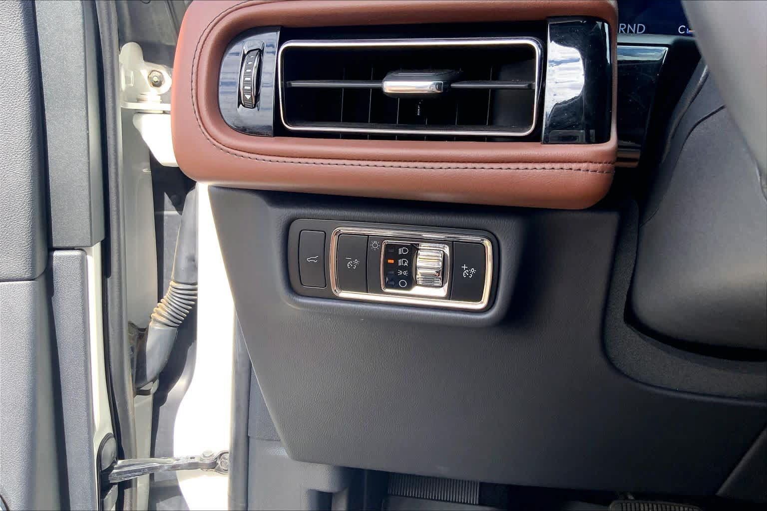 Certified 2025 Lincoln Aviator Reserve w/ Equipment Group 201A AWD/4WD image 36