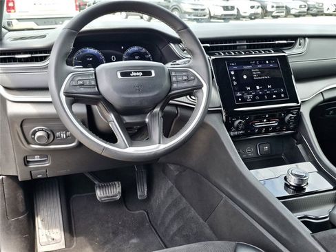Used 2024 Jeep Grand Cherokee Altitude RWD image 67