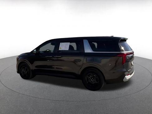 Used 2026 Kia Carnival FWD image 10