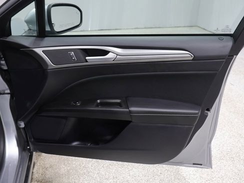 Used 2020 Ford Fusion SE image 27