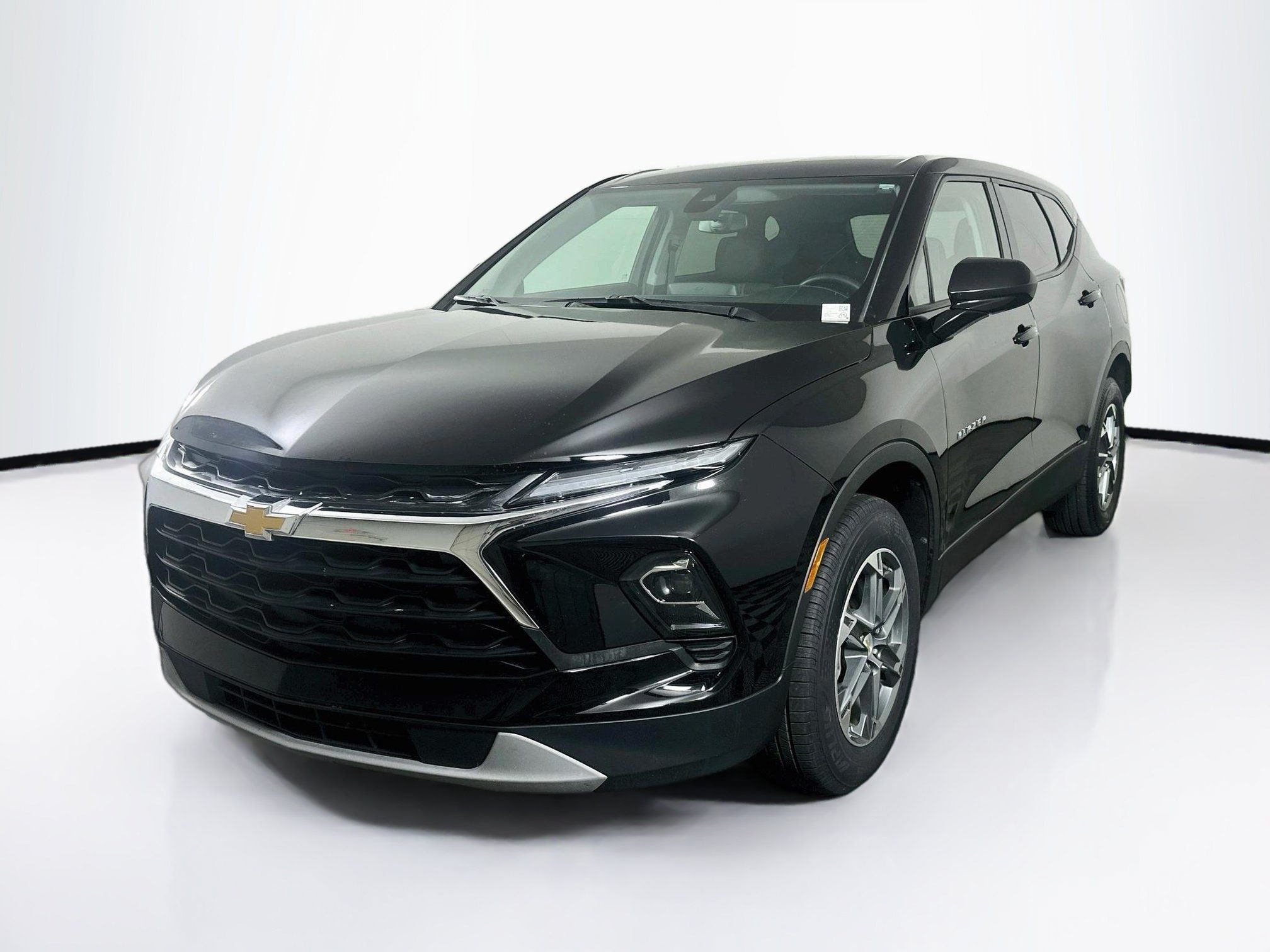 Used 2025 Chevrolet Blazer LT FWD image 3