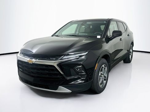 Used 2025 Chevrolet Blazer LT FWD image 3