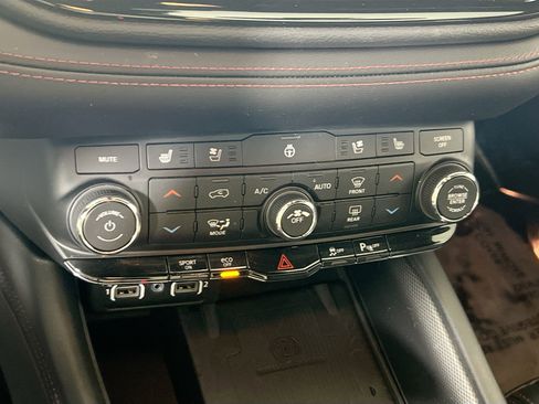 Used 2022 Dodge Durango R/T w/ Blacktop Package AWD/4WD image 16
