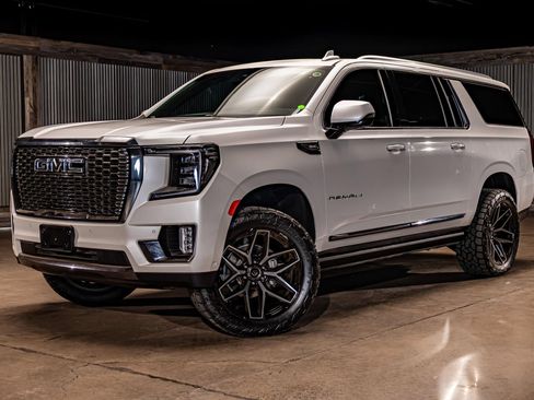 Used 2024 GMC Yukon XL Denali Ultimate AWD/4WD image 5