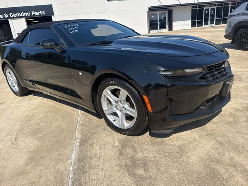 Used 2019 Chevrolet Camaro LT RWD image 3