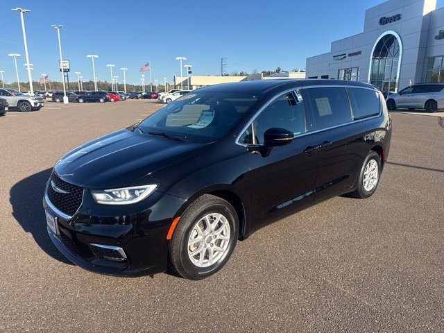 Used 2025 Chrysler Pacifica Select FWD image 4