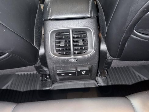 Used 2019 Jeep Cherokee Limited image 26