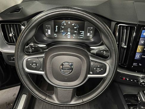 Used 2019 Volvo XC60 T5 Momentum w/ Protection Package Premier AWD/4WD image 32