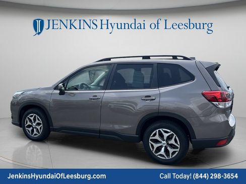 Used 2023 Subaru Forester Premium AWD/4WD image 8