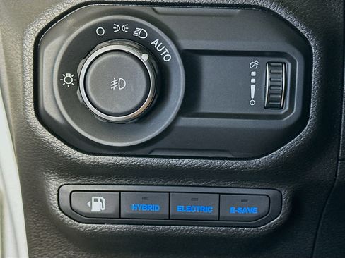 Used 2023 Jeep Wrangler Unlimited Sahara w/ Cold Weather Group AWD/4WD image 16