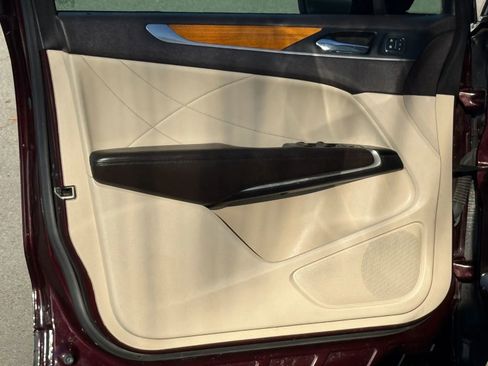Used 2019 Lincoln MKC Select w/ Select Plus Package FWD image 13