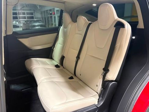 Used 2018 Tesla Model X 75D image 22