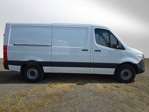 Used 2025 Mercedes-Benz Sprinter 2500 image 2