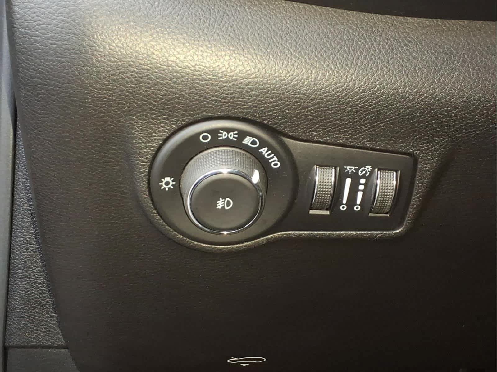 Used 2022 Jeep Compass Trailhawk w/ Trailhawk Convenience Group AWD/4WD image 13