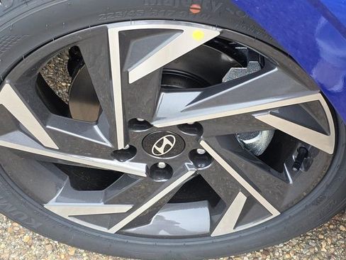 Certified 2025 Hyundai Elantra Sport FWD image 18
