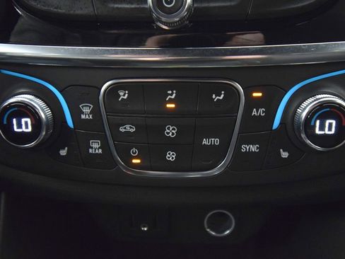 Used 2023 Chevrolet Traverse LT w/ LPO, Floor Liner Package AWD/4WD image 32
