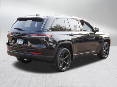 Used 2023 Jeep Grand Cherokee Altitude AWD/4WD image 7