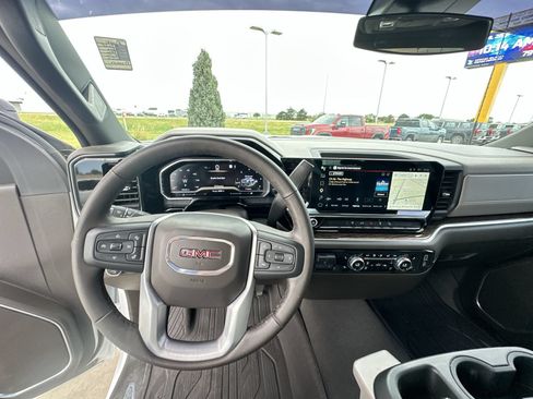 Used 2025 GMC Sierra 2500 SLE w/ SLE Value Package; AWD/4WD image 11