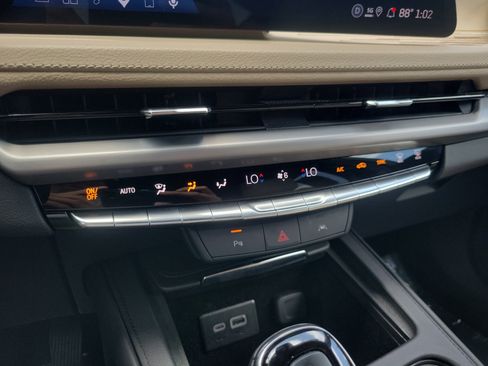 Certified 2025 Cadillac XT4 Premium Luxury FWD image 25