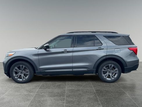 Used 2022 Ford Explorer XLT w/ Equipment Group 202A AWD/4WD image 3