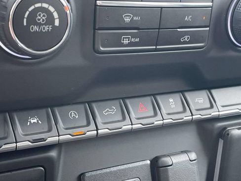 Used 2026 Chevrolet Silverado 1500 Custom w/ LPO, Dark Essentials Package RWD image 18