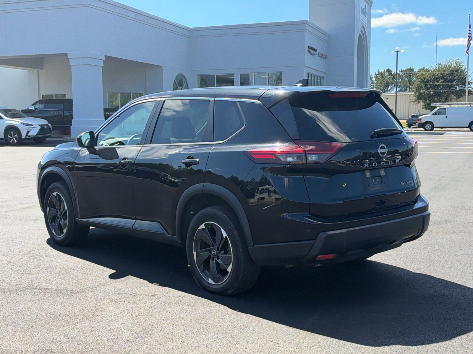 Used 2024 Nissan Rogue SV AWD/4WD image 7