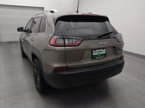 Used 2019 Jeep Cherokee Latitude Plus w/ Comfort/Convenience Group image 6
