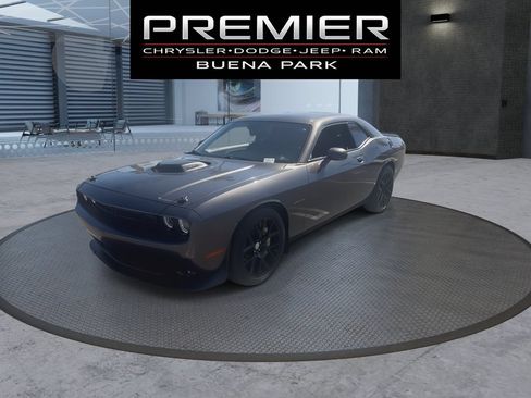 Used 2021 Dodge Challenger R/T w/ Driver Convenience Group RWD image 5