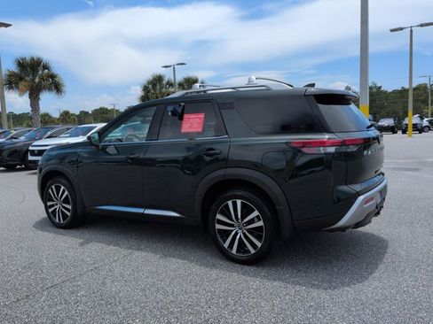 Certified 2025 Nissan Pathfinder Platinum FWD image 6