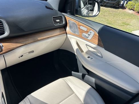 Used 2025 Mercedes-Benz GLE 350 4MATIC image 17