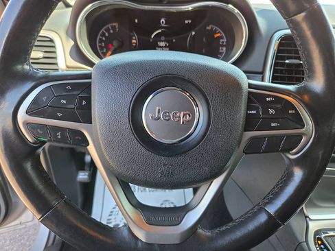 Used 2018 Jeep Grand Cherokee Altitude RWD image 36